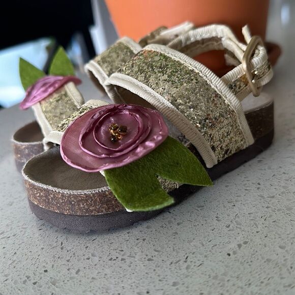 NWOT JoyFolie Gold Glitter Sandals 4 Lilac Leaf Open Toes Sparkles Golden Rose - Picture 8 of 9